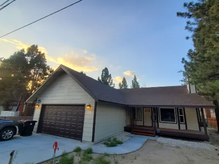 Brand new 1600 sq ft modern home ready for you! 5 min to lake/12 min to ski!