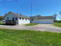 Lake Erie Home near the lake with boat parking. Hotels in Berlin Township