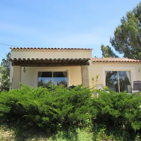 Barjac Villa Pastis - Self-catering cottage with swimming pool and view of the Cevennes mountains