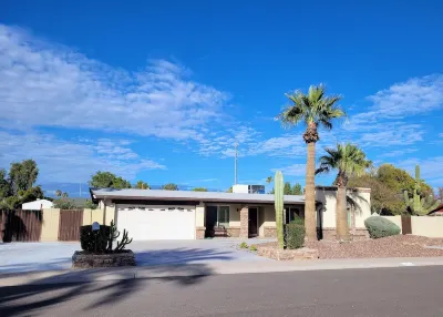 Spacious 4-bedroom Scottsdale house w/pool, hot tub, billiards in great location Hotels near Kierland Commons