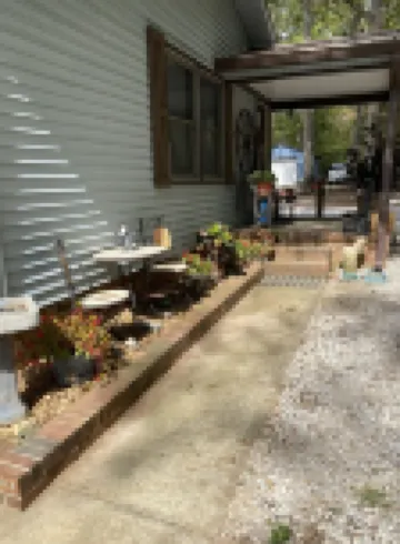 Cabin in Country close to Lake w Hot Tub.