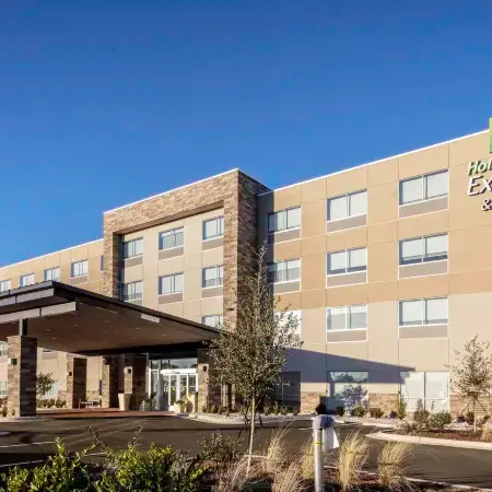 Holiday Inn Express & Suites WILMINGTON WEST - MEDICAL PARK by IHG