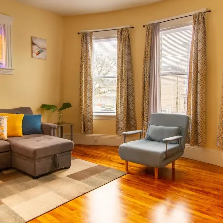 Spacious family friendly 3BR 1st FL apt. Kelly SQ, collages & universities