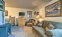 Mtn View Beauty- Walk to Slopes & Lake Lavinski- Top Rated Condo-Sleeps 5-Cheap