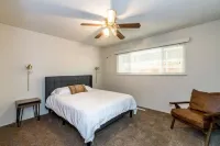 RV/Trailer Parking - Simple & Stylish Remodel Các khách sạn gần Fresno Pacific University