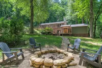 3 Bedroom House in DuPont with Hot-tub, Sauna, and Game Room! Hotels near DuPont State Recreational Forest Visitor Center