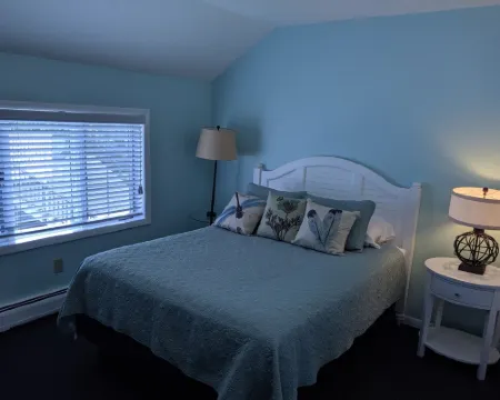 Lake Side Room at The Copper Trout. Hotels in Bayfield