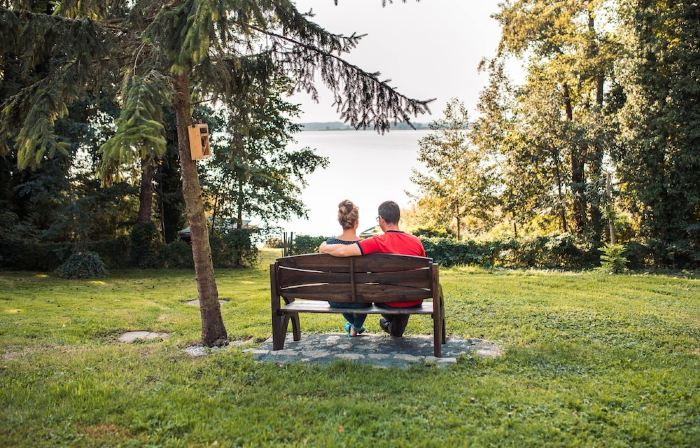 Vacation apartment directly on the lake with private access.
