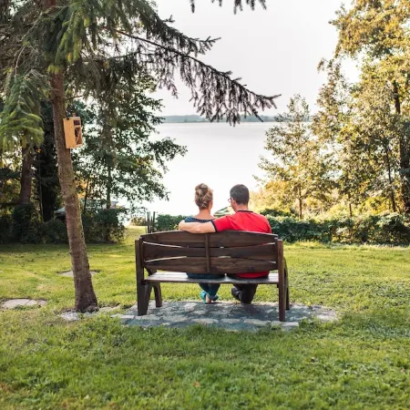 Vacation apartment directly on the lake with private access.