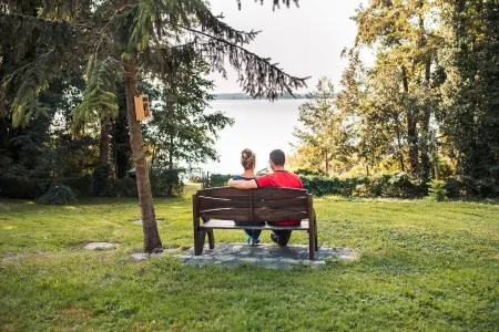 Vacation apartment directly on the lake with private access.