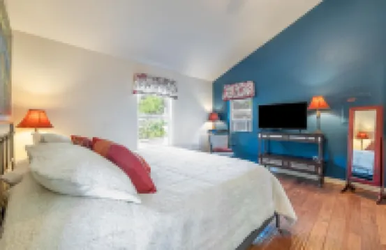 Amazing Views - Near Town - Secluded 2.5 Acres - Games - Pets Allowed