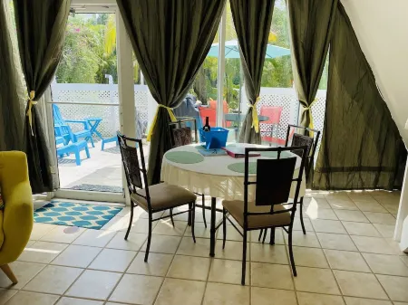 Pyramid Getaway in Southwest Florida Отели рядом с достопримечательностью «Галф Кост Таун Сентер»