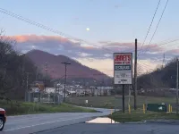 Cozy Apartment with onsite restaurant in Logan WV Close to Hatfield McCoy Trail Hotels in Logan County