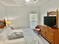 Penthouse with golf course view at the World Tour Grand Villas Hôtels à proximité de : Lane Bryant Outlet