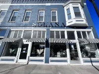 Spacious and Airy Loft/2 king beds/5 bed total/ Overlooking Broadway Ave