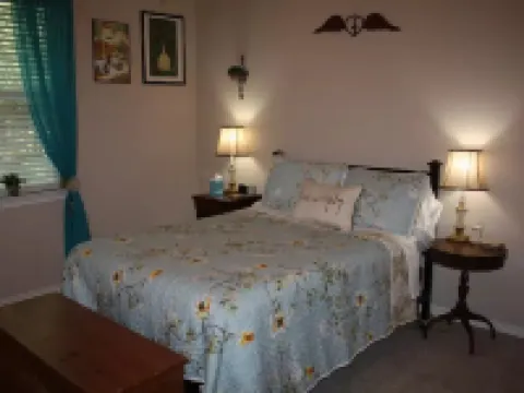 Modern home - quiet neighborhood Hotels in Bastrop