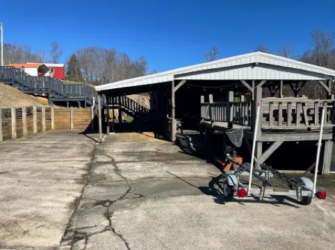 True Fisherman's Cabin on Private Lake