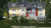 South-facing slope with panoramic views Wellness oasis in the house