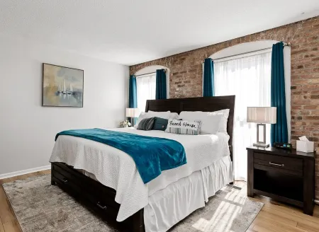 Compass Pointe Condominium - Steps to downtown, close to Lake Michigan