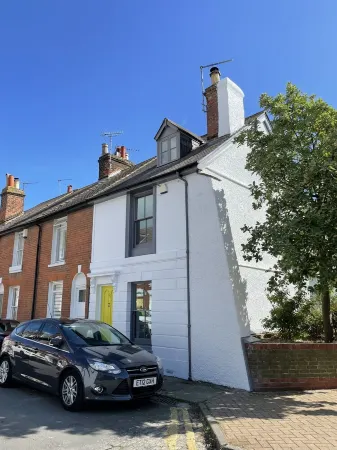 Cosy Fisherman’s Cottage, minutes from High Street, Harbour & Beach Отели в г. Уайтстейбл