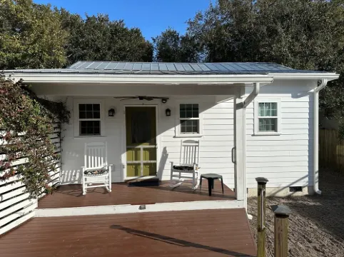 Updated Guest House  in Beaufort Historic District--Walkable to Front Street!