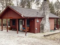 Owls Nest cabin with hot tub near Pomme de Terre lake!
