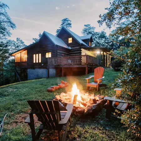 VALKYRIE Secluded Romantic River Cabin River and Mountain Views Log/Stone Cabin