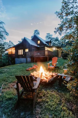 VALKYRIE Secluded Romantic River Cabin River and Mountain Views Log/Stone Cabin