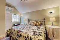 Large historic stay in the village! Pet Friendly