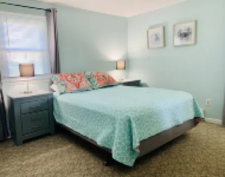 Waterfront Getaway w/Private Dock, Deck, Central A/C, & Kayaks 이스트 팰머스 호텔