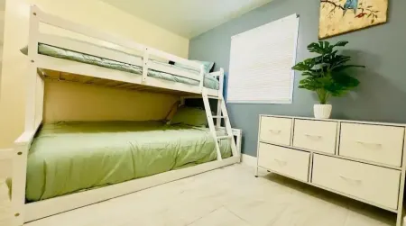 Cozy 4 Bedrooms near Sanibel/FM Beaches