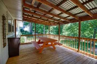 Private Hilltop Retreat on Cozy 1+ Acres with Boat Parking