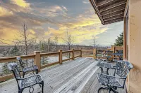 Cozy Luxury Almost Ski-in Ski-out with Hot Tub in Southwind!