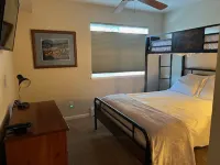 Quiet, 2Bed /2Bath Condo, Hot tub, garage, on bus route 1 mile to slopes