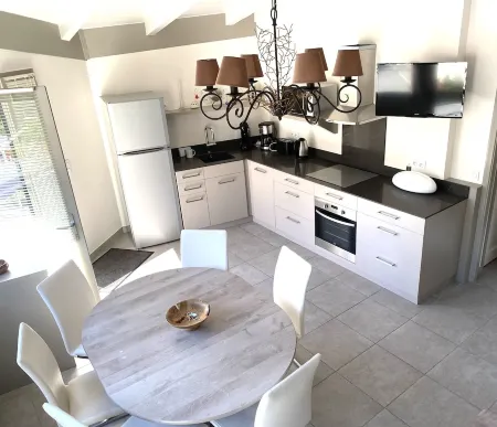 Appartement Alliant Confort et Charme au Coeur du Village de Lanslevillard