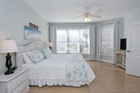 TYBEE ISLAND BEACH FRONT CONDO!<br>