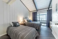 Sundowner Retreat/Central Mammoth/Walk DT/Sleeps 8