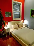"LA DOLCE VITA", OLD TOWN! STEPS TO DUVAL! SLEEPS 2-4, 3 BLOCKS TO SOUTH BEACH!!