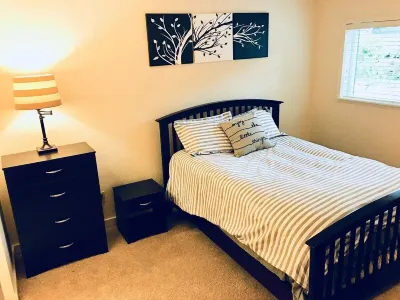 Downtown Kirkland Condo! Newly Renovated with Patio Các khách sạn gần Totem Lake West Self Storage