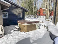 Cozy Vacation Retreat at Lake Harmony