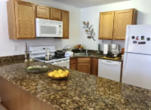 Walk to Beach! King Size Condo!