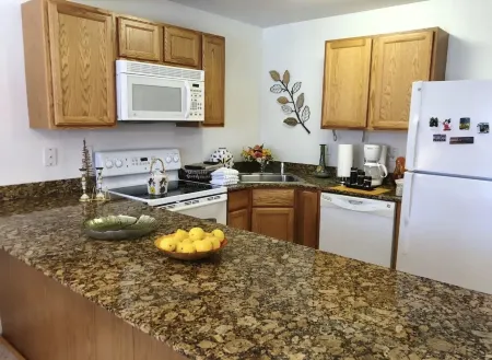 Walk to Beach! King Size Condo!