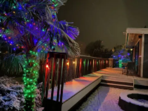 Lakefront Studio Cabin & Tiki Hut. Enjoy Summer Fun and Winter Serenity!