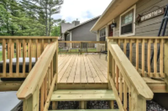 Gone Fish Inn: Remodeled Lakefront Cabin, FREE Wi-Fi & Firewood, No Cleaning Fee