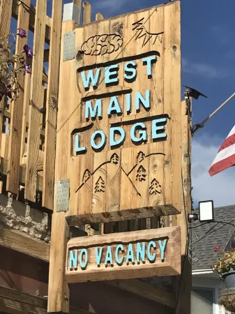 Covered parking/3 bedrooms, sitting room, restroom w/laundry, full kitchen, deck