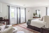 Yuzu-stunning mountain views family home with a hot tub and a camper, sleeps 15