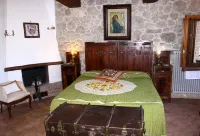 Beautiful stone house with garden and private pool. - 2-Star
