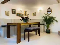 Stylish & Rural - 3 Bedroom Country Cottage