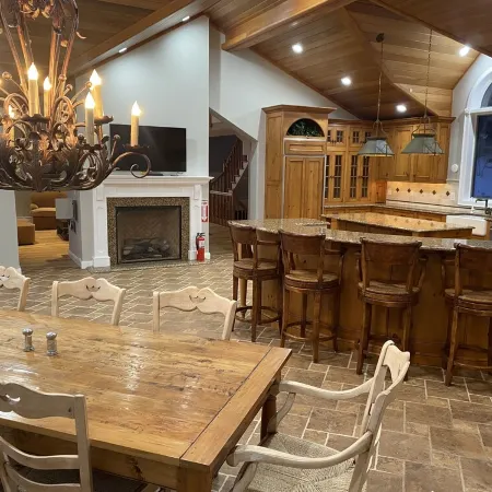 Amazing Mountain View’s from every room! Hot Tub/3 Fire pits & Game Rm