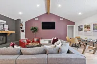 The Howdy Retreat – Near Kyle Field + Game Day Bus 칼리지스테이션 호텔